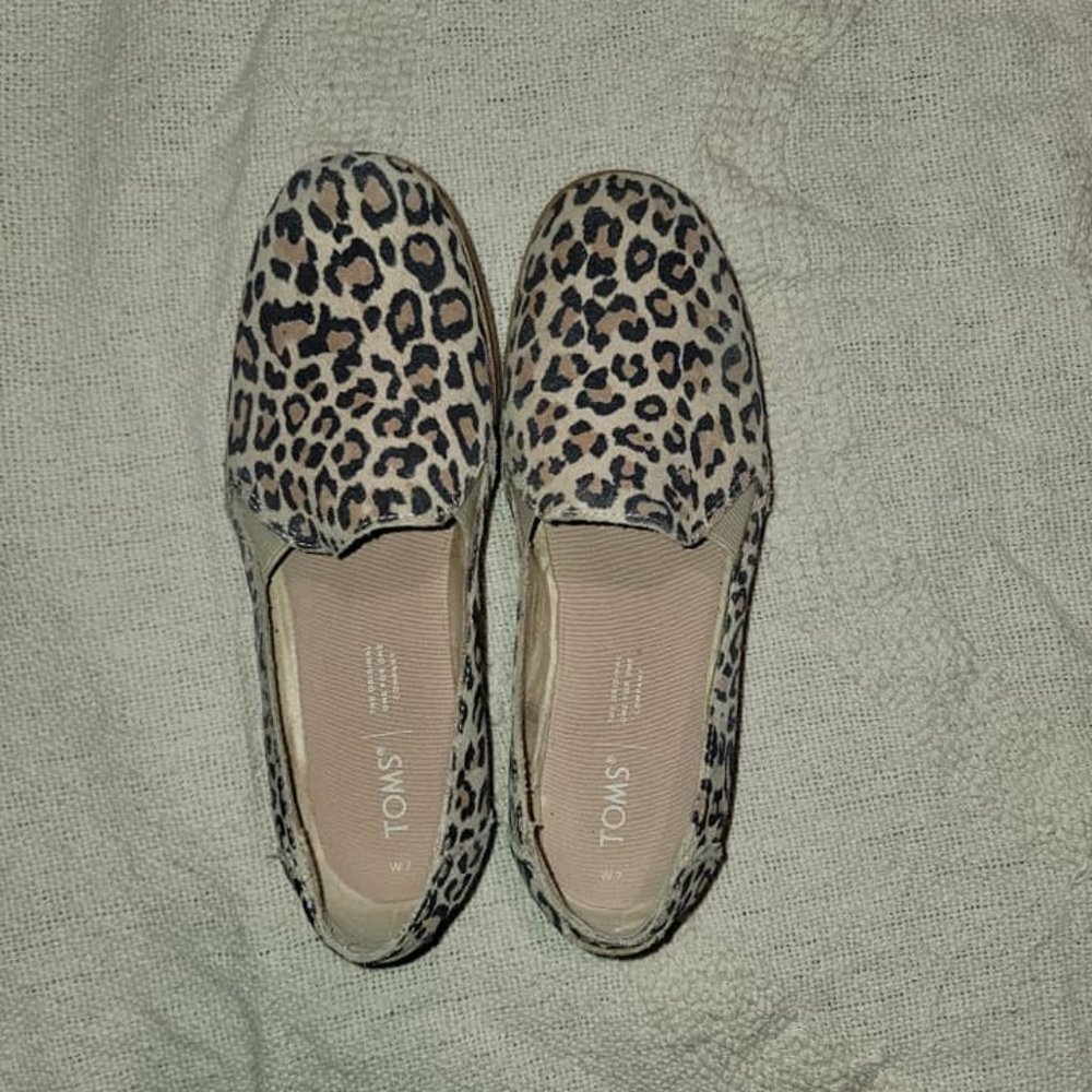 TOMS Leopar Print Shoes Size 7 (used)